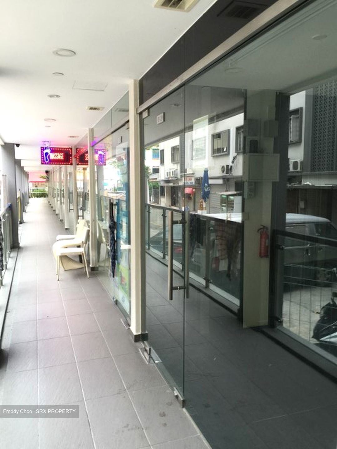 Le Regal (D14), Retail #402065781